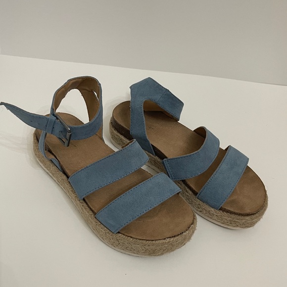 Shoes Sandals - Picture 4 of 7